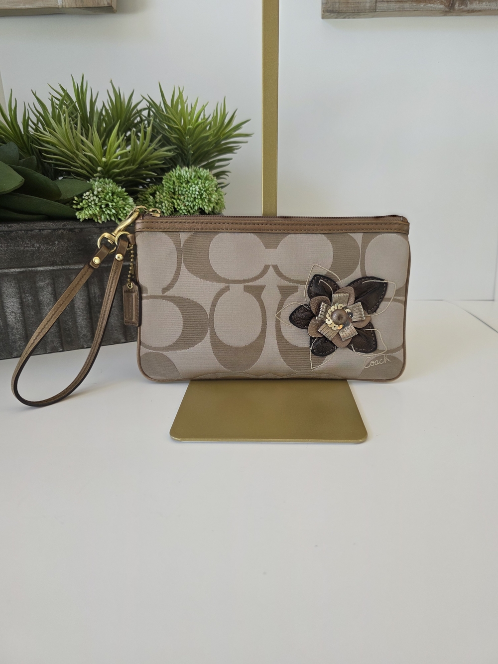 Coach Signature Jacquard 3D Floral Applique Wristlet - Picture 9 of 11